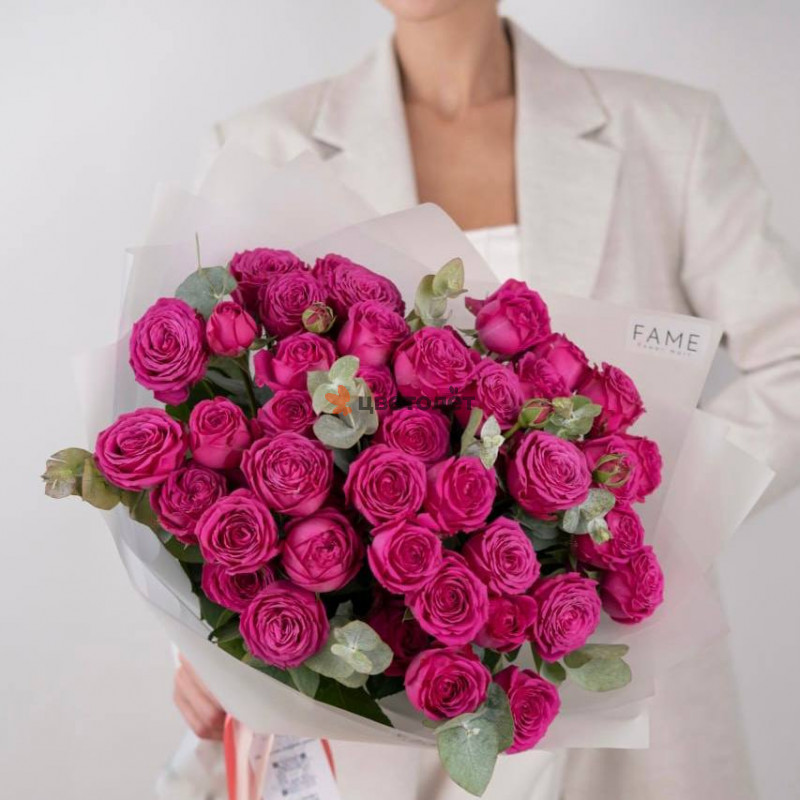 Букет из кустовой пионовидной розы 