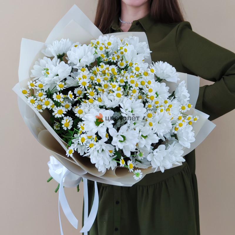 Букет с хризантемой и танацетумом